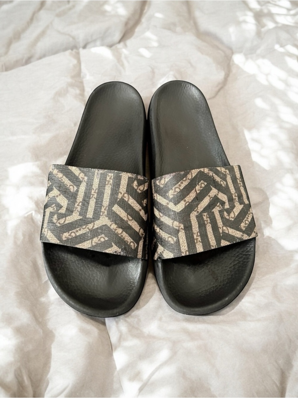 GUCCI GG Supreme Caleido Slides Sandals